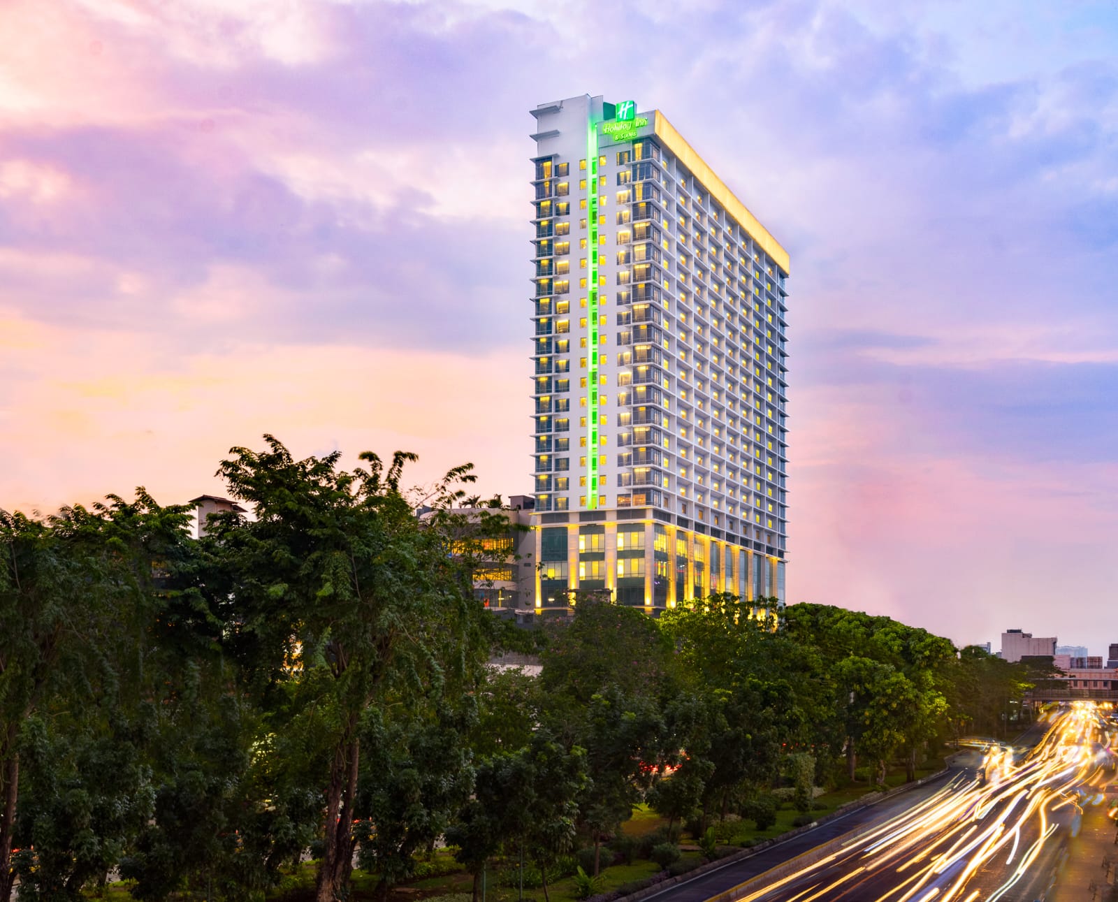 Holiday Inn Gajah Mada Raih 4 Penghargaan Global