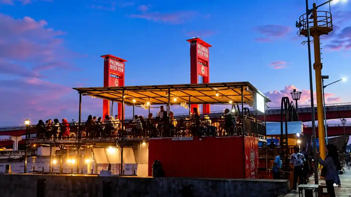 Kafe Apung Palembang: Pesona Baru Dermaga 16 Ilir