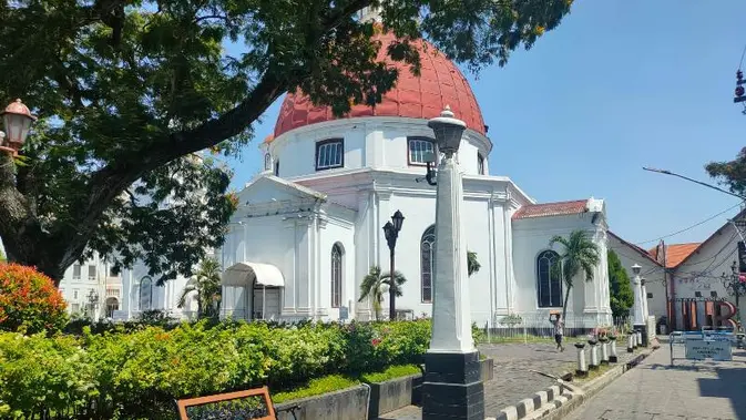 Ilustrasi tempat makan keluarga untuk artikel 13 Tempat Makan Keluarga di Semarang View Bagus 2026