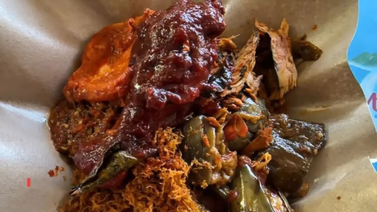 Kuliner Jalan Kutisari Surabaya: Nasi Campur dan Mie Ayam