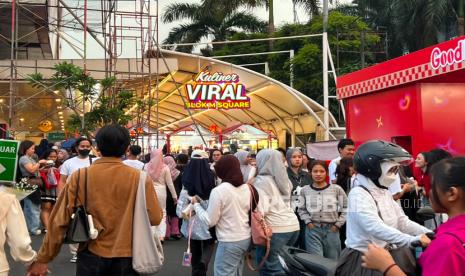 Ilustrasi kuliner viral untuk artikel Mengapa Orang Rela Antre untuk Kuliner Viral
