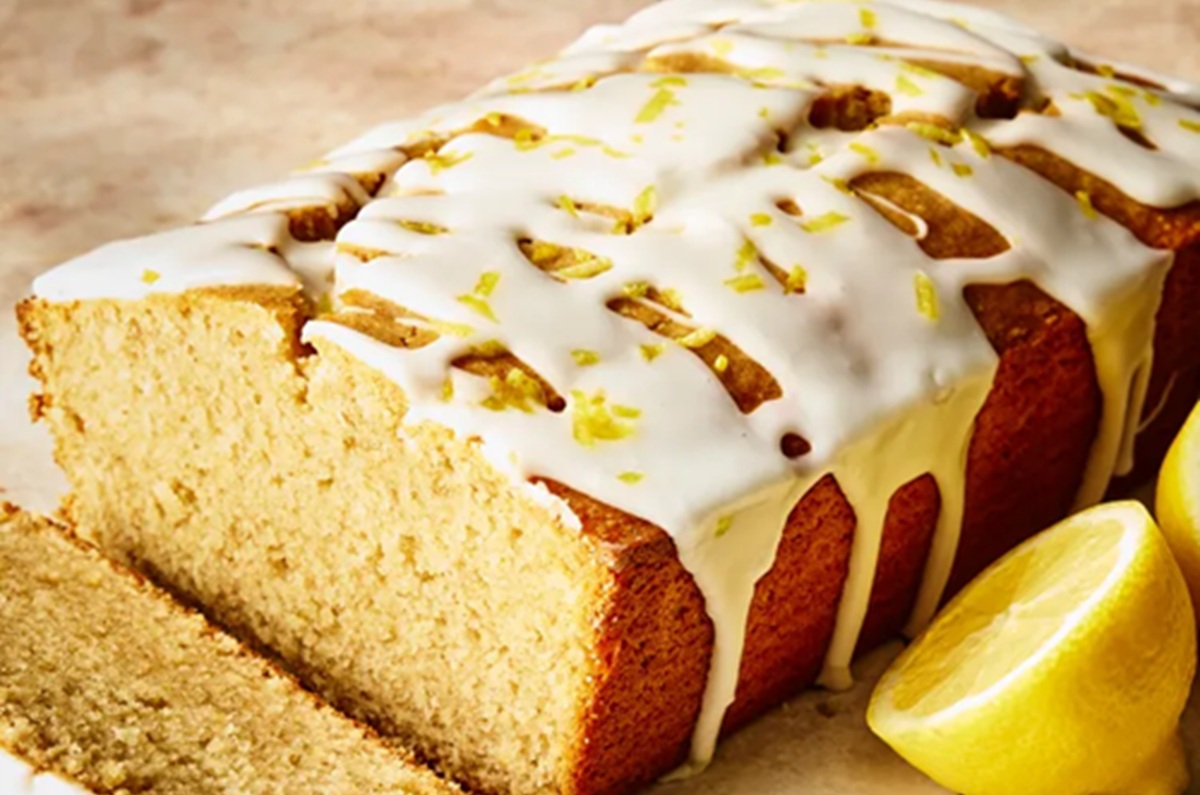 Ilustrasi lemon loaf cake untuk artikel Resep Lemon Loaf Cake Praktis Pakai Satu Lemon Utuh