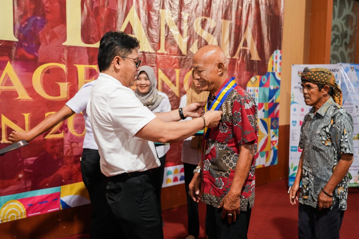 Sekolah lansia magelang: 297 Lansia Kota Magelang Diwisuda…