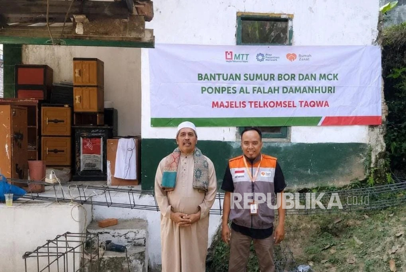 Sumur Bor Pesantren Al-Falah Damanhuri Atasi Krisis Air